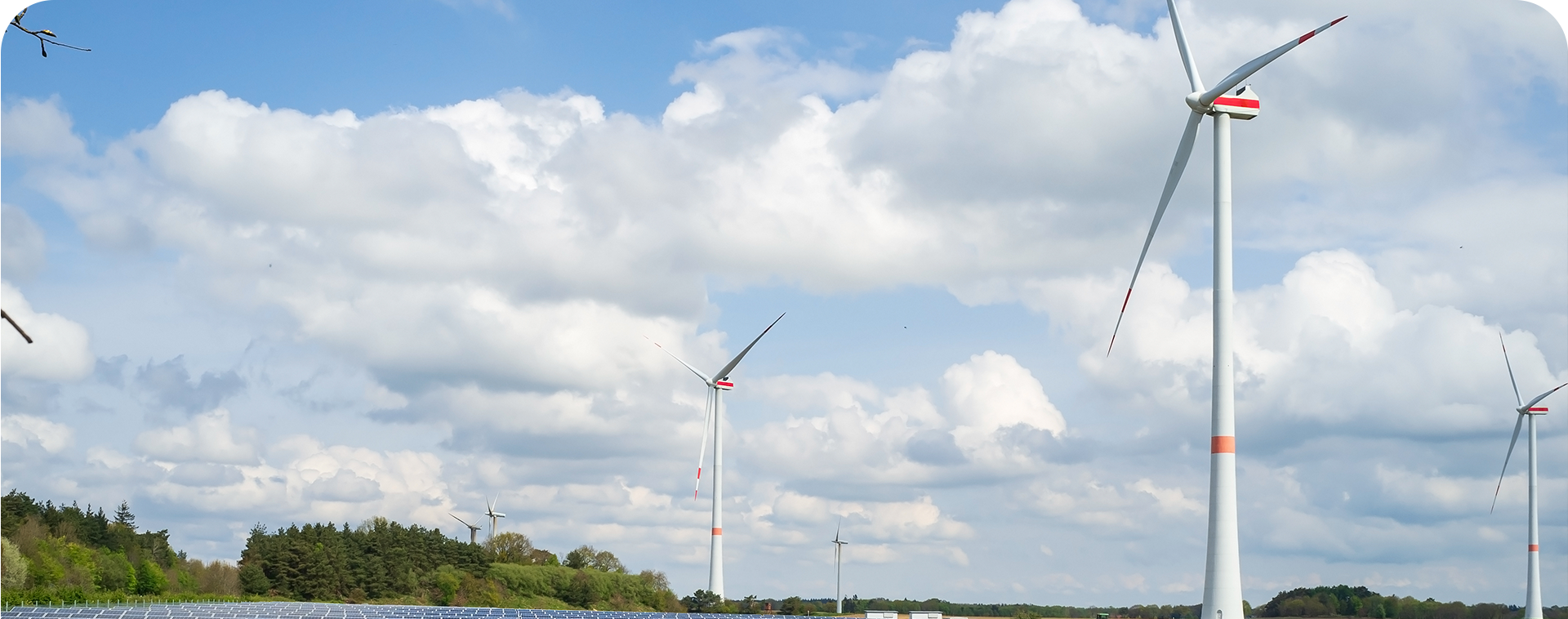 Aurinko-/tuulivoimalat